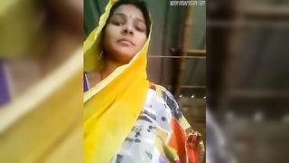 Desi village bhabhi cleavage tease video frame